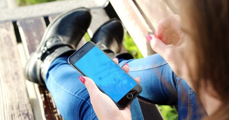 Smarrisce l’iPhone nell’oceano ma lo ritrova un anno dopo con una incredibile sorpresa Smarrisce l’iPhone nell’oceano ma lo ritrova un anno dopo con una incredibile sorpresa