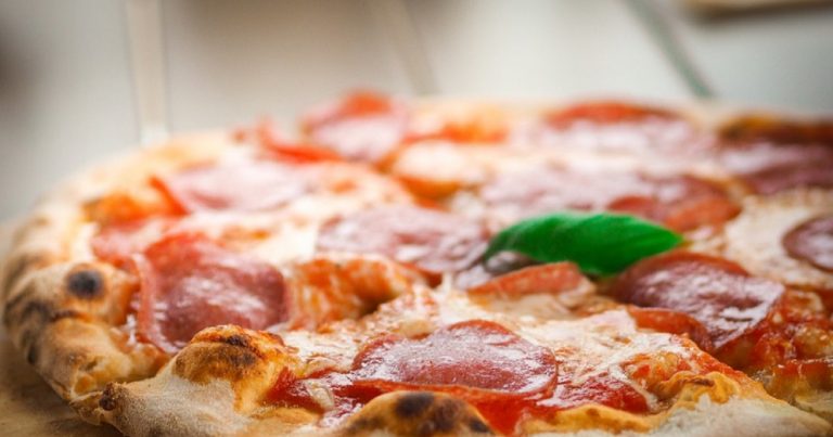 Scoperte le fibre invisibili che possono essere aggiunte a pizza, pane e pasta per renderle più digeribili