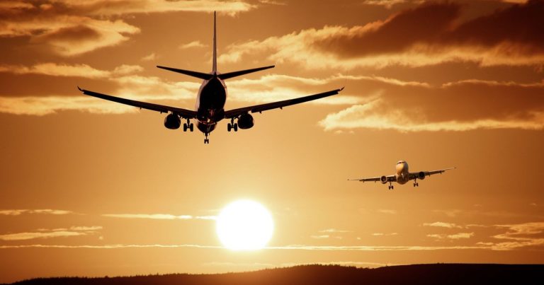 Arriva la bella notizia per chi viaggia in aereo, l’Unione Europea ha deciso: si potrà usare il 5G in volo. I dettagli