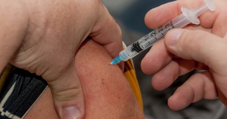 Vaccino anti-infarto, adesso bastano due punture per evitare rischi Vaccino anti-infarto, adesso bastano due punture per evitare rischi