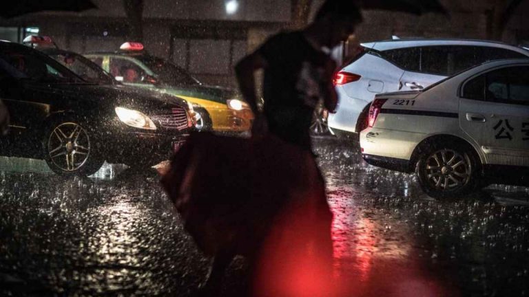 Meteo – Peggioramento in arrivo nelle prossime ore in Italia con l’ingresso di piogge e possibili temporali anche intensi: ecco dove
