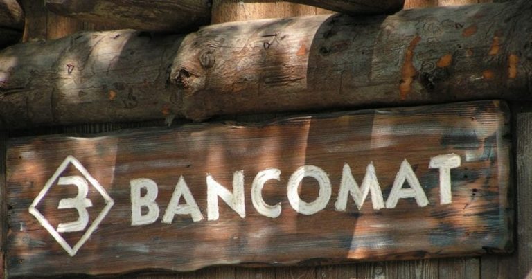 Bancomat, prelevare e acquistare ci costerà di più e torna a crescere il malumore nella filiera dei pagamenti