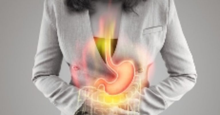 Bruciore allo stomaco, attenzione a questo sintomo: ecco cosa potebbe nascondere Bruciore allo stomaco, attenzione a questo sintomo: ecco cosa potebbe nascondere