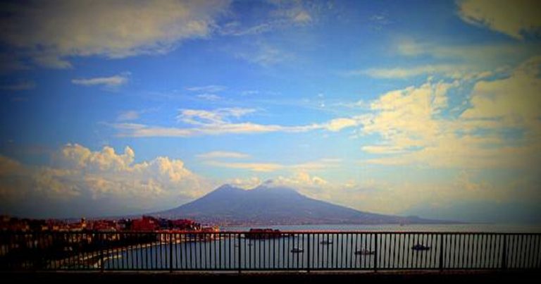 Meteo Napoli – Molte nubi ma solo qualche pioviggine in settimana, maltempo anche intenso atteso per il weekend Meteo Napoli – Molte nubi ma solo qualche pioviggine in settimana, maltempo anche intenso atteso per il weekend