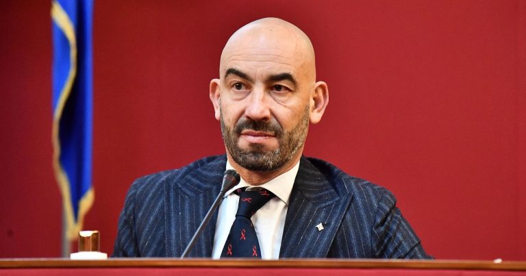 Il Prof. Matteo Bassetti spiega quando e come prendere un antibiotico. I dettagli Il Prof. Matteo Bassetti spiega quando e come prendere un antibiotico. I dettagli