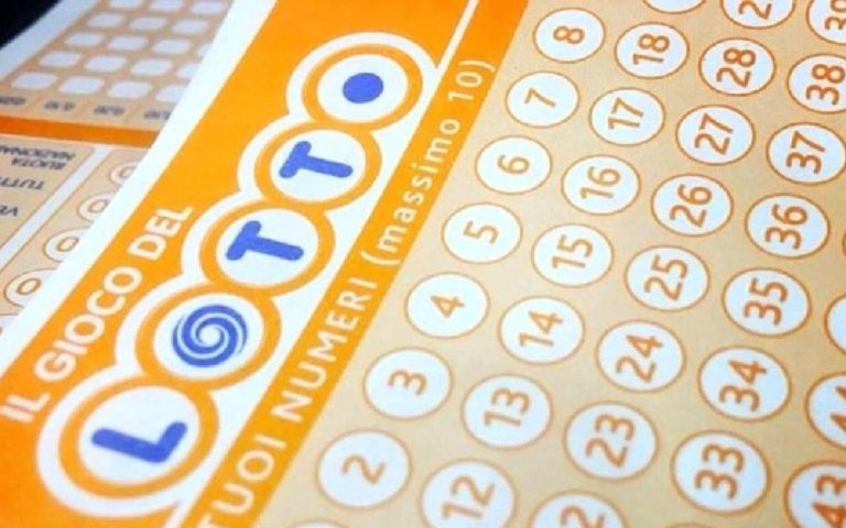 Vincita record al Lotto, oltre 4 milioni con una giocata da 5 euro: ecco come ha fatto e dove è stata giocata Vincita record al Lotto, oltre 4 milioni con una giocata da 5 euro: ecco come ha fatto e dove è stata giocata