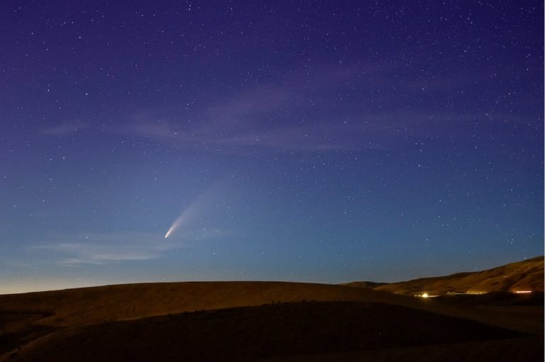 Avvistamento nei cieli, tante le segnalazioni: il bolide è passato sull’Italia. Ecco dove Avvistamento nei cieli, tante le segnalazioni: il bolide è passato sull’Italia. Ecco dove