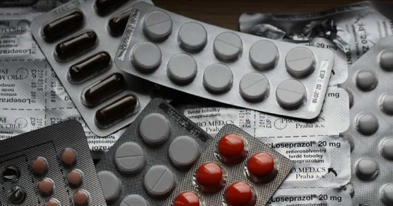 Li usano in molti, ma questi farmaci possono distruggere l’organismo: l’allarme lanciato dagli scienziati Li usano in molti, ma questi farmaci possono distruggere l’organismo: l’allarme lanciato dagli scienziati