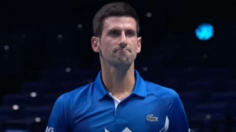 Australian Open 2023, allarme Djokovic: problema fisico lo costringe al ritiro