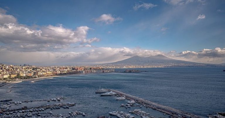 Meteo Napoli – Settimana con alternanza tra nubi e schiarite ma precipitazioni scarse e temperature in media Meteo Napoli – Settimana con alternanza tra nubi e schiarite ma precipitazioni scarse e temperature in media