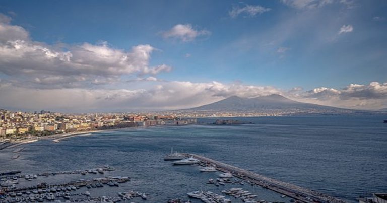 Meteo Napoli – Stabilità fino a metà settimana con passaggi nuvolosi, a seguire possibile fase di maltempo