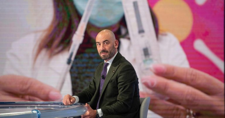 Influenza settembre 2024, l’infettivologo Matteo Bassetti rivela: “Quest’anno si potrebbe…” Influenza settembre 2024, l’infettivologo Matteo Bassetti rivela: “Quest’anno si potrebbe…”