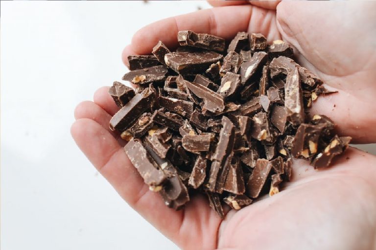 La cioccolata fondente fa bene? Il parere dei nutrizionisti La cioccolata fondente fa bene? Il parere dei nutrizionisti
