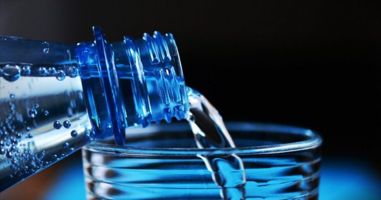 Idratarsi in inverno è fondamentale per non creare problemi all’organismo: i piccoli trucchetti da sperimentare Idratarsi in inverno è fondamentale per non creare problemi all’organismo: i piccoli trucchetti da sperimentare