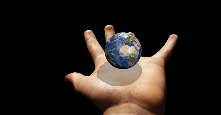 Oggi la Terra raggiunge l’afelio: ecco cosa significa, a che ora si verifica e perché