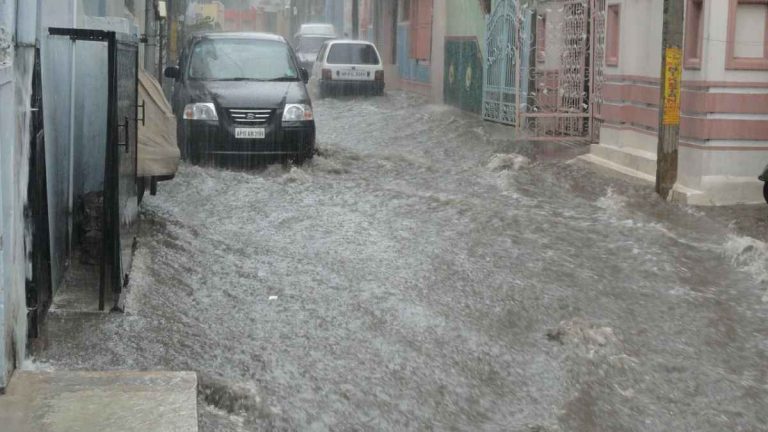 Meteo – Vortice depressionario porta forte maltempo in Grecia con alluvioni, possibile evoluzione a Medicane