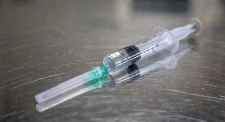 Vaccino anti-Cancro, stanno per partire i test nel Regno Unito: la nuova frontiera per sconfiggere questo brutto male