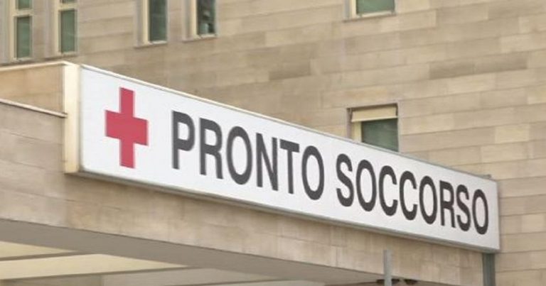 Si era presentato al Pronto Soccorso con febbre altissima e forte mal di testa: diciassettenne ricoverato d’urgenza per gravissima forma di meningite