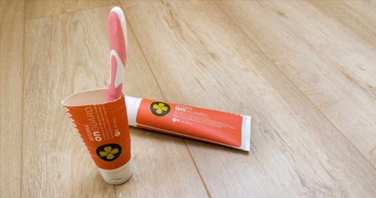 Tubetti del dentifricio, ecco come riciclarli per farli diventare degli stupendi gadget o degli orecchini