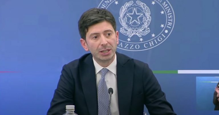 Piano pandemico non aggiornato, l’ex ministro Speranza indagato a Roma: ecco gli altri nomi