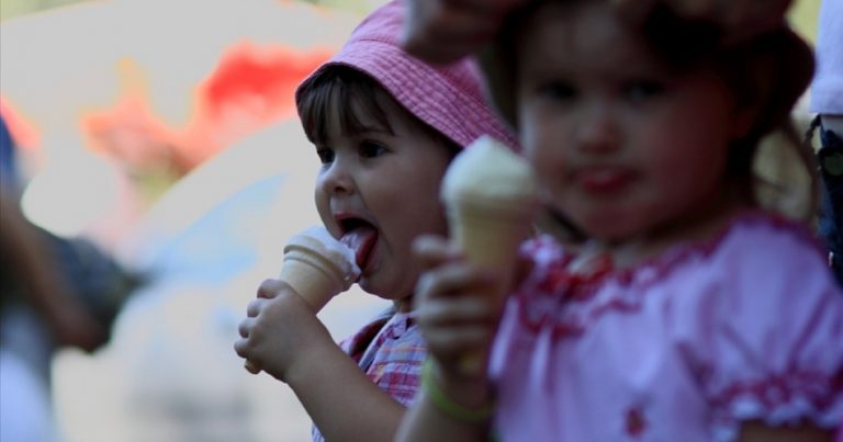 Il pediatra del barese che prescrive gelati ai bambini al posto dei farmaci: “Lo faccio per regalare un sorriso…”