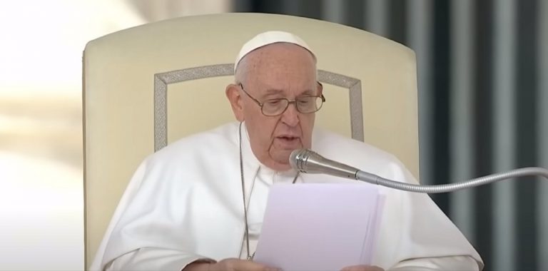 Papa Francesco si confessa: “E’ così che vorrò il mio funerale…”