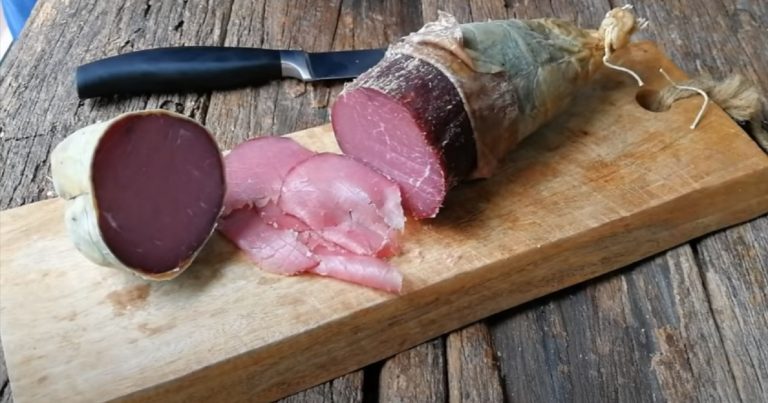 Bresaola, sai davvero con quale carne è fatta? Ecco le caratteristiche di questo salume proteico