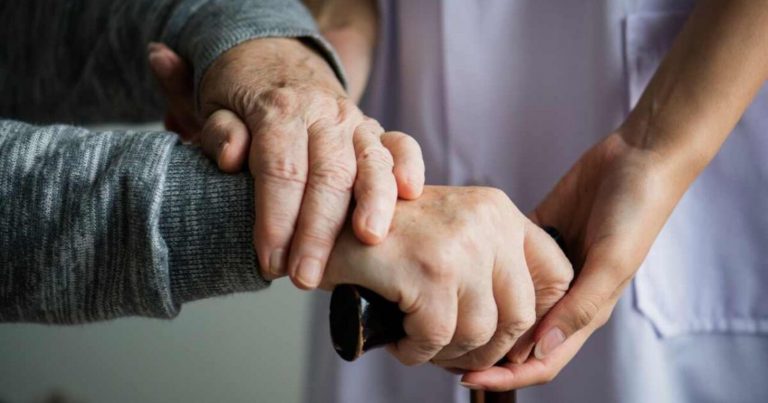 Gli scienziati scoprono il nesso tra questa sostanza e il morbo di Parkinson: si può trovare anche nei detersivi Gli scienziati scoprono il nesso tra questa sostanza e il morbo di Parkinson: si può trovare anche nei detersivi