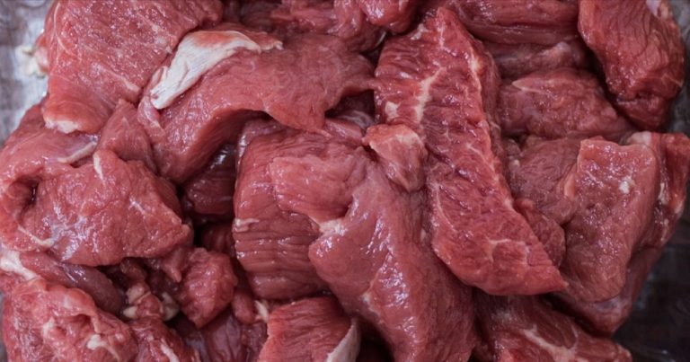 Uno studio decennale collega la carne rossa ai maggiori rischi di sviluppare forme di demenza