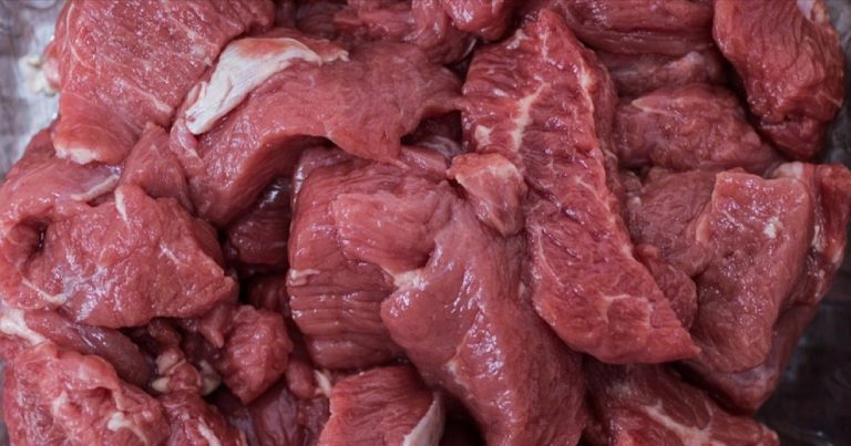 Cancro e carni processate, la nuova allerta alimentare lanciata dai ricercatori: “Servono interventi urgenti…” Cancro e carni processate, la nuova allerta alimentare lanciata dai ricercatori: “Servono interventi urgenti…”