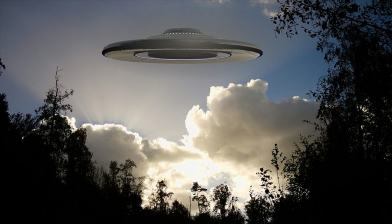 Avvistamenti Ufo, il Pentagono ha ricevuto qualcosa come 650 segnalazioni di oggetti volanti non identificati sui cieli americani