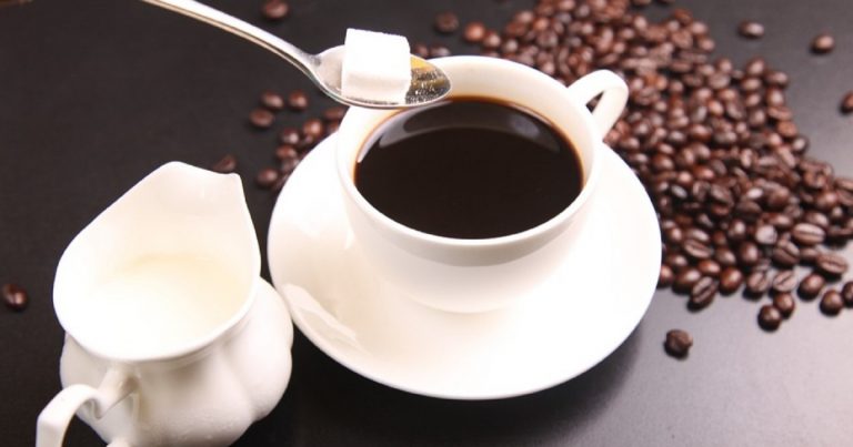 Ecco i 7 cibi da evitare assolutamente quando abbiamo superato i 60 anni di età per salvaguardare cervello e cuore Ecco i 7 cibi da evitare assolutamente quando abbiamo superato i 60 anni di età per salvaguardare cervello e cuore