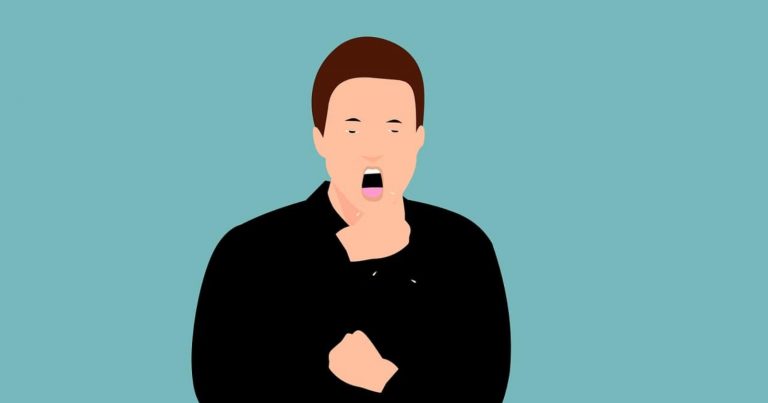 Mal di gola, ecco quali cibi evitare per non sentire ancor più dolore Mal di gola, ecco quali cibi evitare per non sentire ancor più dolore