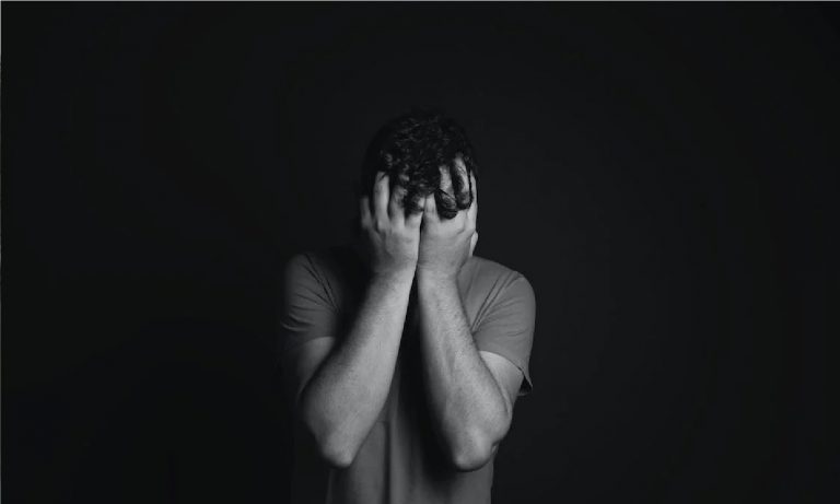 L’Italia sta sperimentando i funghi allucinogeni per curare la depressione: gli effetti sulla mente L’Italia sta sperimentando i funghi allucinogeni per curare la depressione: gli effetti sulla mente