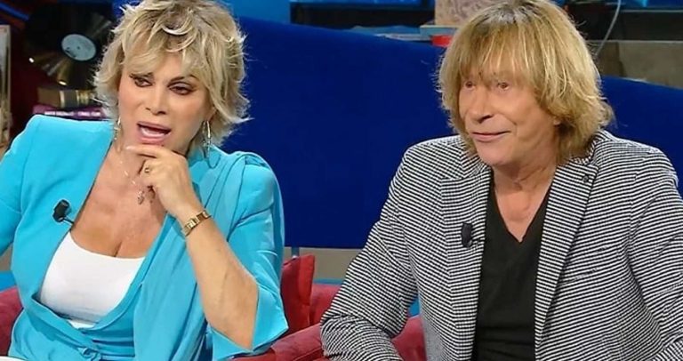 Enzo Paolo Turchi, le lacrime di Carmen Russo ieri a Verissimo: ”Ho sofferto…”