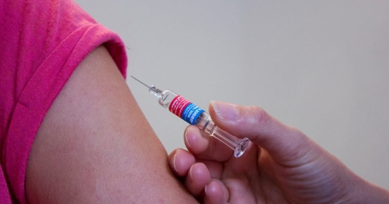 E’ boom dei casi di morbillo tra i bambini, gli esperti avvertono: “Vaccinarsi subito”, ecco come si manifesta E’ boom dei casi di morbillo tra i bambini, gli esperti avvertono: “Vaccinarsi subito”, ecco come si manifesta