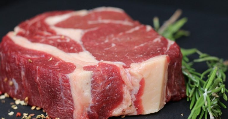 Attenzione a come scongelate la carne: ecco i consigli del prof. Matteo Bassetti Attenzione a come scongelate la carne: ecco i consigli del prof. Matteo Bassetti