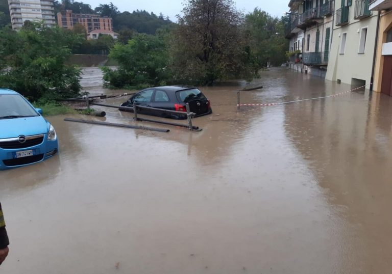 Meteo – E’ allarme maltempo in Emilia Romagna, esonda il fiume Savio e il torrente Ravone: sono quasi 1.000 gli evacuati