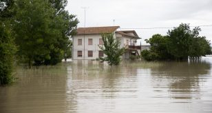 Meteo - Emergenza maltempo drammatica in Emilia Romagna, si aggrava il bilancio delle vittime; annullato il Gran Premio del Weekend