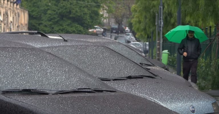 Etna, forti boati uditi a Catania, Adrano e Biancavilla: cade pioggia mista a cenere nera sul versante sud-ovest, Protezione Civile in allerta Etna, forti boati uditi a Catania, Adrano e Biancavilla: cade pioggia mista a cenere nera sul versante sud-ovest, Protezione Civile in allerta