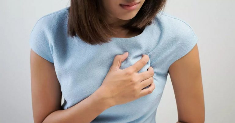 Infarto, le donne spesso trascurano questi sintomi che possono essere allarmanti Infarto, le donne spesso trascurano questi sintomi che possono essere allarmanti