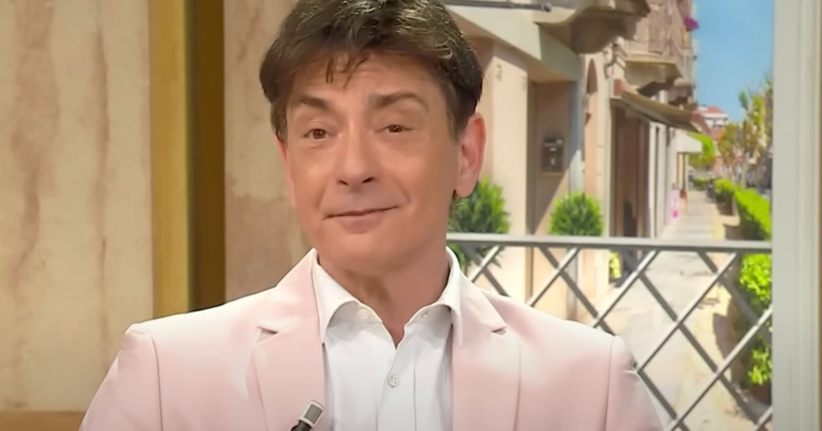 Oroscopo Paolo Fox oggi, venerdì 26 maggio 2023: segni Sagittario, Capricorno, Acquario e Pesci