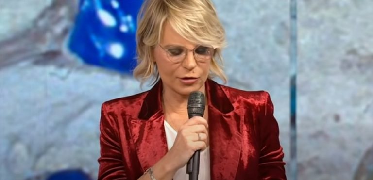 Maria De Filippi si commuove durante l’esibizione: “Mi fa…”