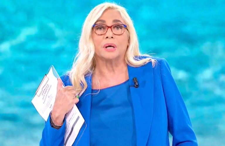 Mara Venier le fa una sorpresa in diretta e Paola Perego rivela: “Finita l’anestesia…”