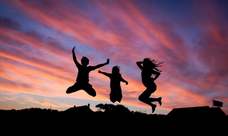 Segni zodiacali, ecco quali sono i segni più socievoli ed estroversi in assoluto Segni zodiacali, ecco quali sono i segni più socievoli ed estroversi in assoluto