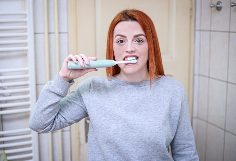 Biossido di titanio nei dentifrici: ecco la ricerca che dimostra la tossicità per l’uomo