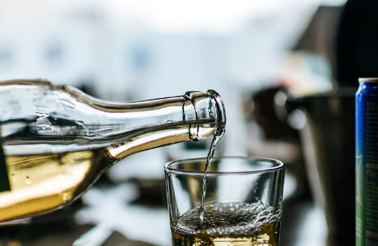 Il tuo QI al liceo può predire il tuo consumo di alcol da adulto: i risultati di una ricerca Il tuo QI al liceo può predire il tuo consumo di alcol da adulto: i risultati di una ricerca