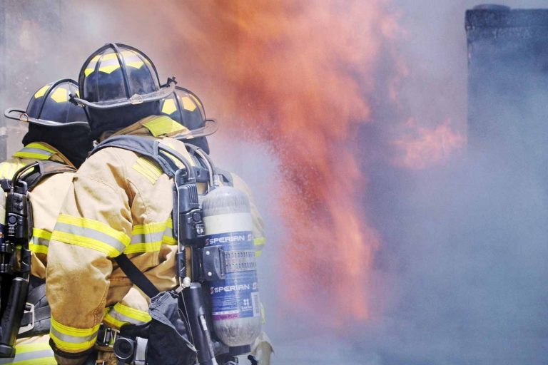 Incendio divampa in un’abitazione: paura in Puglia, intervengono i Vigili del Fuoco