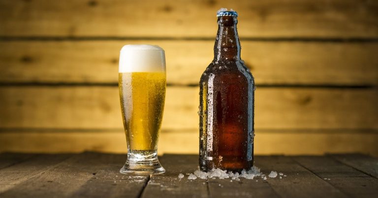 Bere birra ogni giorno fa bene alla salute: ecco perché e quanta berne