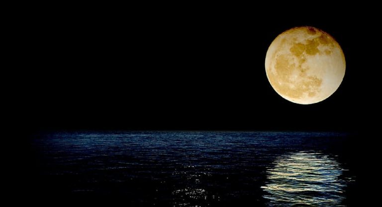 La Superluna dello Storione e la Luna Blu: quando ci saranno
